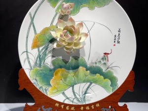 亭亭玉立荷花与国色天香牡丹——观赏与实用并重的精美瓷器