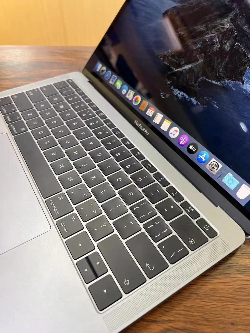 15 岁的日本制 MacBook Pro，工艺精湛，能卓越