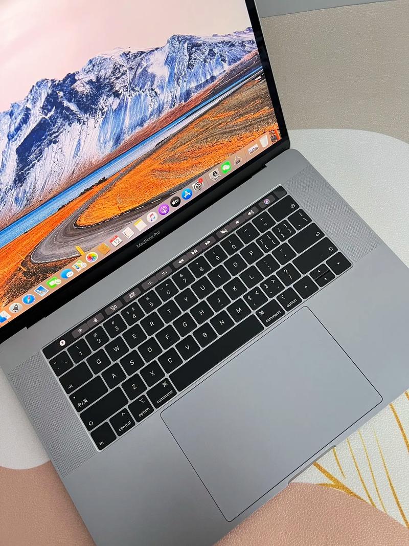 18 岁的 Macbook Pro 高清功能，让你的视界更清晰