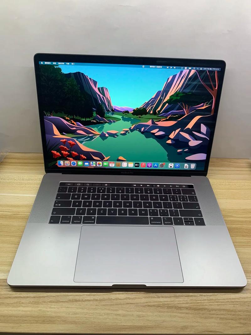 18 岁的 macbook pro 高清功能仍然值得拥有——Retina 显示屏，绚丽清晰